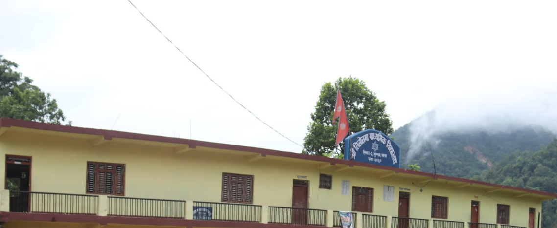 अविवाहित छात्राले विद्यालयमै जन्माइन् शिशु !